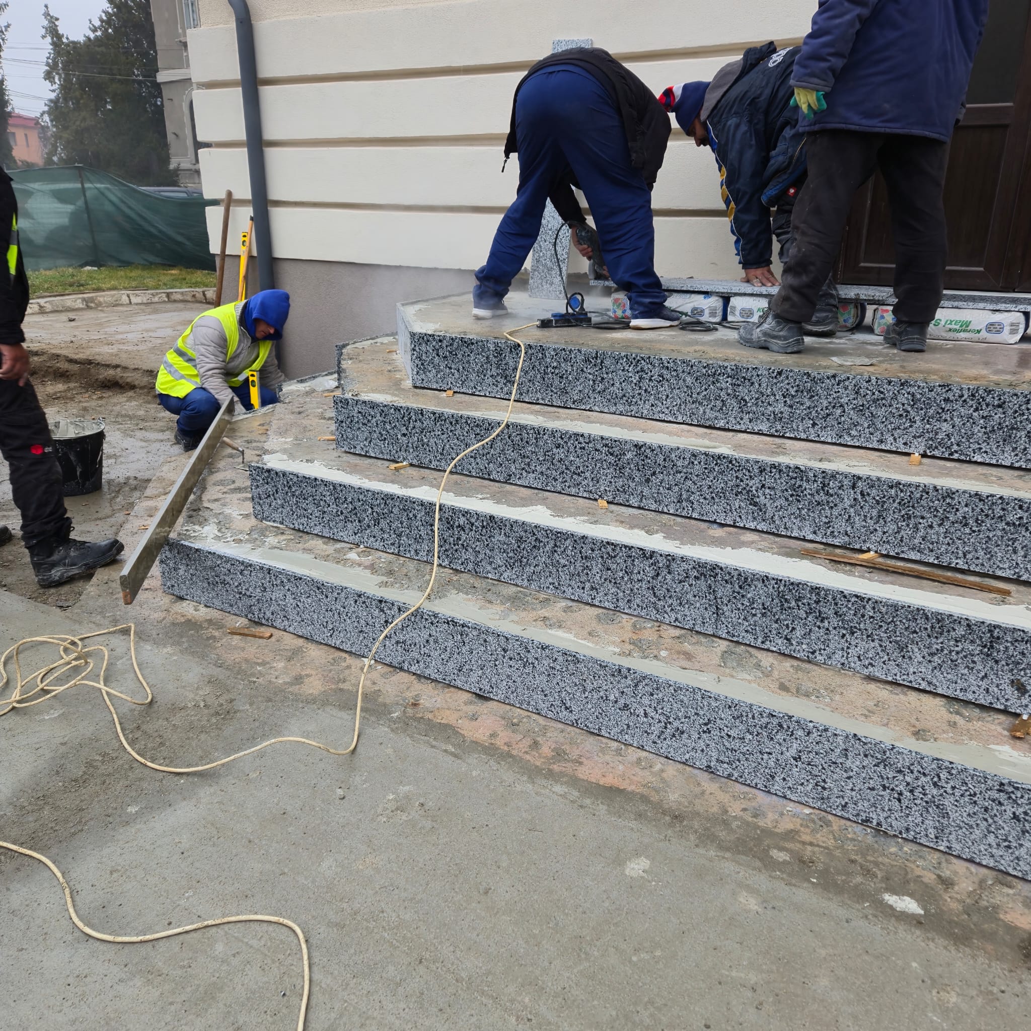 Montare granit pe trepte Primarie corpul B