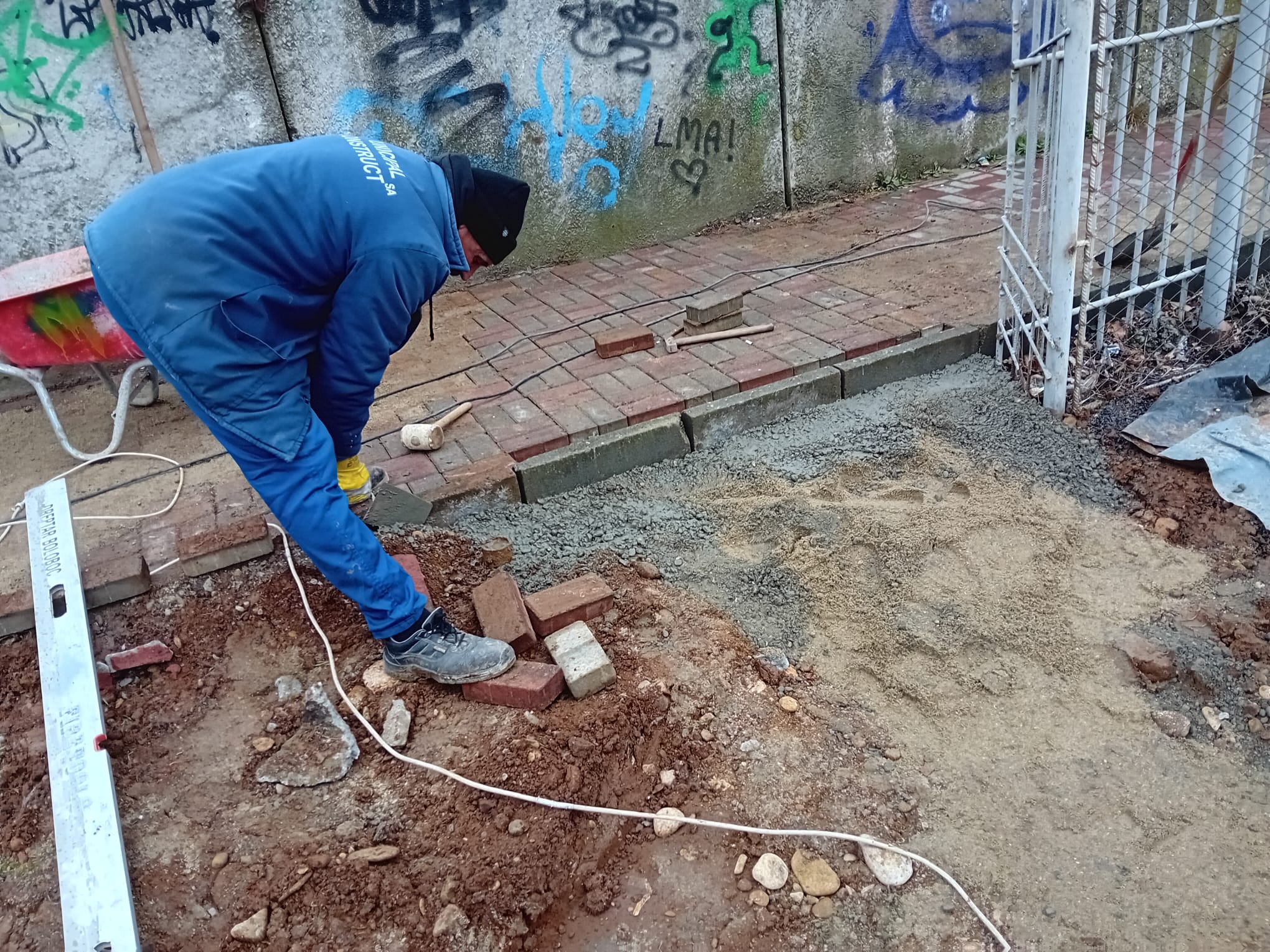 Reamenajare teren sport si sistem pluviala Lic. Petru Cercel